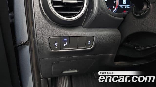 Hyundai Kona Premium, 2018 17