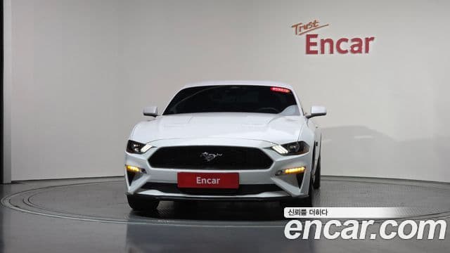 Ford Mustang купе, 2023 3