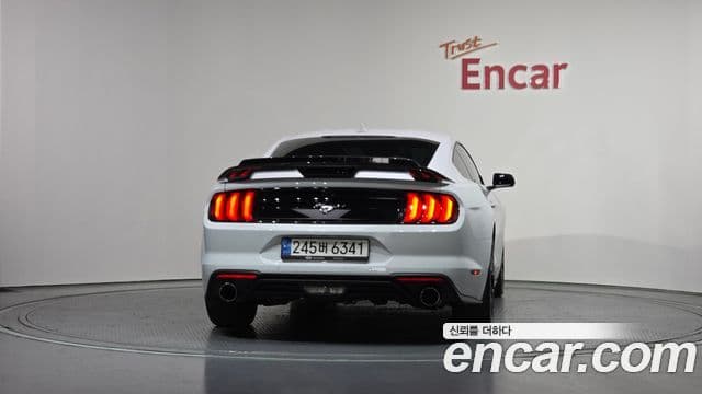 Ford Mustang купе, 2023 4