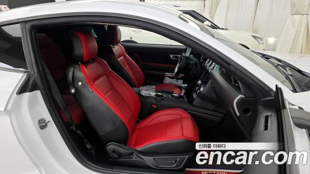 Ford Mustang купе, 2023 11