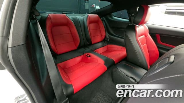 Ford Mustang купе, 2023 12