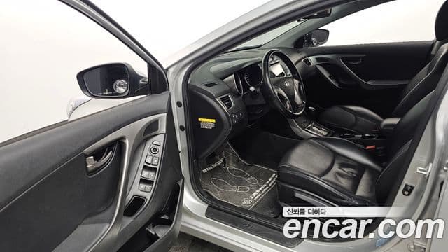 Hyundai Avante MD M16 GDI Avenue, 2013 10