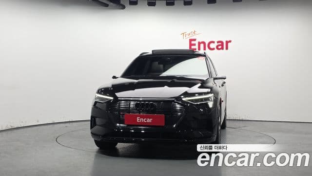 Audi e-Tron, 2022 3