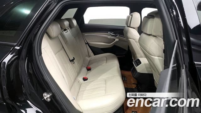 Audi e-Tron, 2022 12