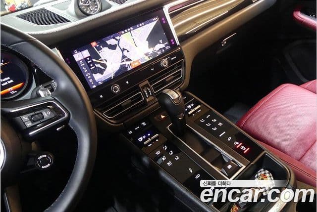 Porsche Macan 95B, 2024 14