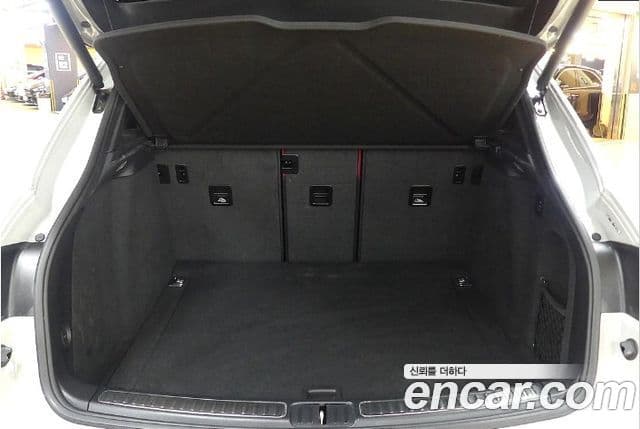 Porsche Macan 95B, 2024 19