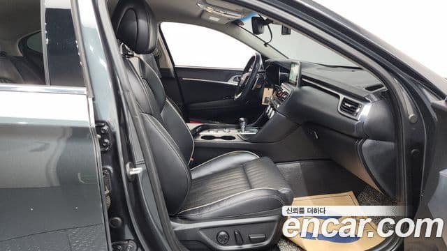 Genesis G70 Elite, 2019 11