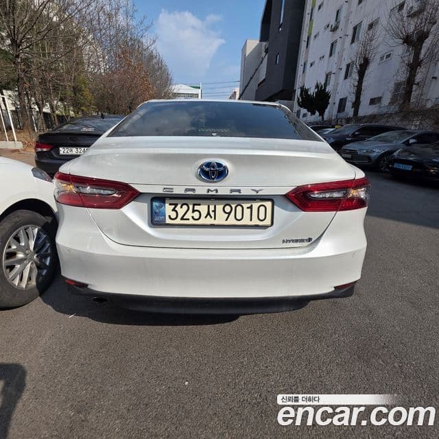 Toyota 캠리 (XV70) 2.5 XLE гибрид, 2022 6