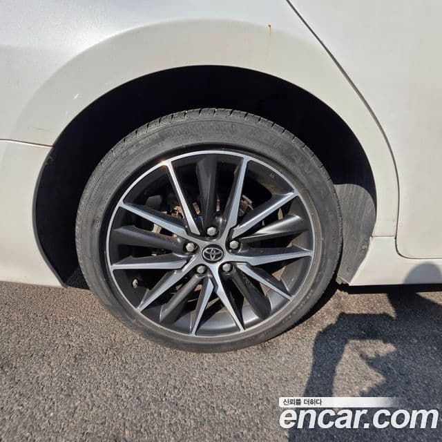 Toyota 캠리 (XV70) 2.5 XLE гибрид, 2022 все фото