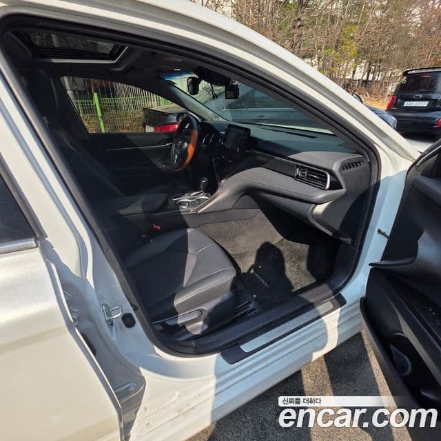 Toyota 캠리 (XV70) 2.5 XLE гибрид, 2022 7