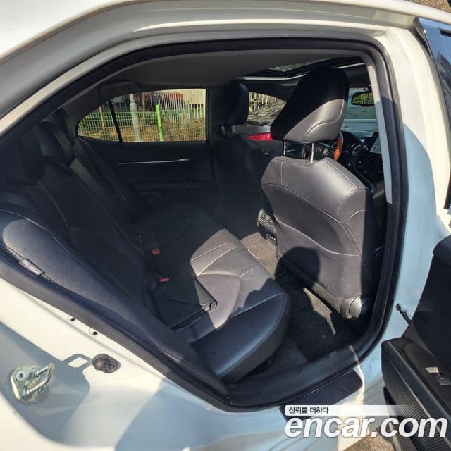 Toyota 캠리 (XV70) 2.5 XLE гибрид, 2022 4