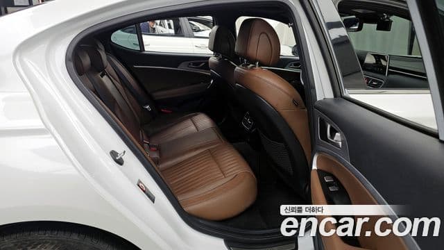 Genesis G70 Elite, 2020 12