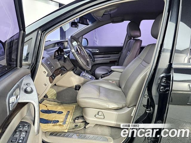 KG모빌리티(SsangYong) Korando 투리스모 4WD GT 9인승, 2015 8