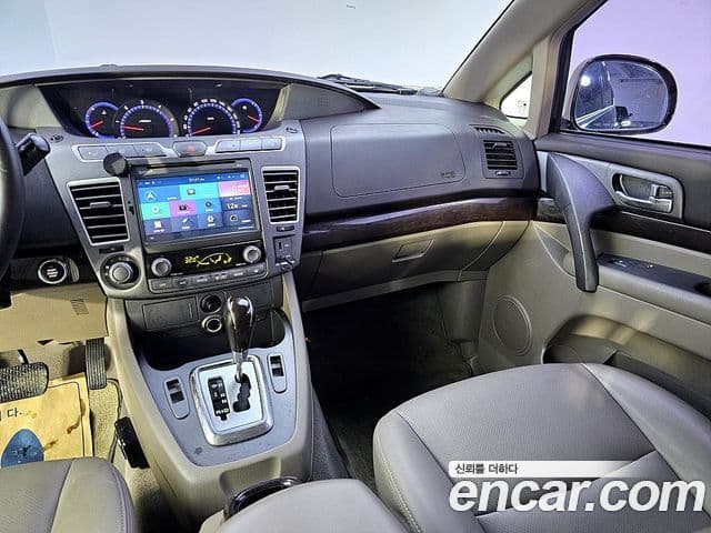 KG모빌리티(SsangYong) Korando 투리스모 4WD GT 9인승, 2015 10