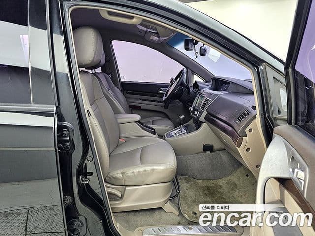 KG모빌리티(SsangYong) Korando 투리스모 4WD GT 9인승, 2015 11