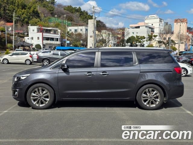 Kia All New Carnival Prestige, 2015 4