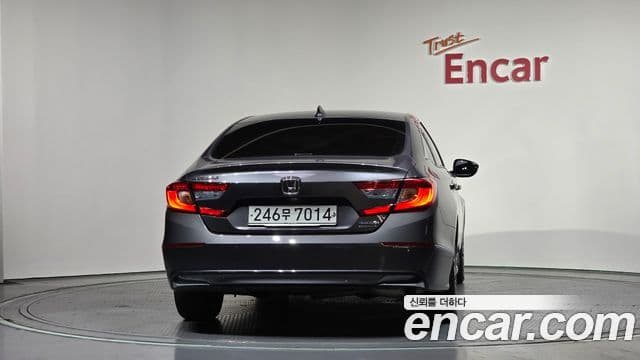 Honda Accord 10세대 2.0 гибрид Туринг (Touring), 2019 4