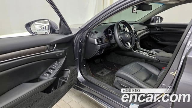 Honda Accord 10세대 2.0 гибрид Туринг (Touring), 2019 10