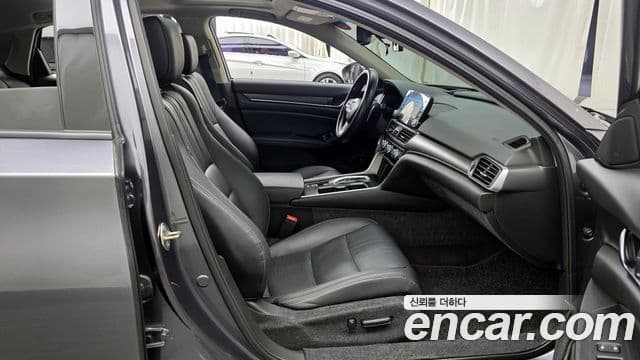 Honda Accord 10세대 2.0 гибрид Туринг (Touring), 2019 11
