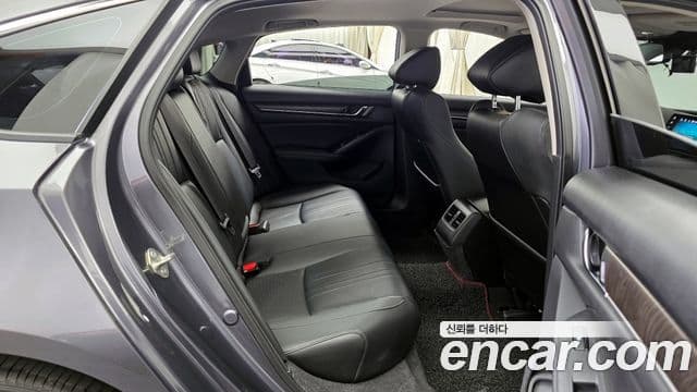 Honda Accord 10세대 2.0 гибрид Туринг (Touring), 2019 12