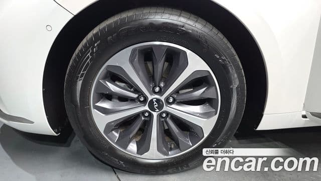 Kia K8 гибрид Noblesse, 2022 все фото