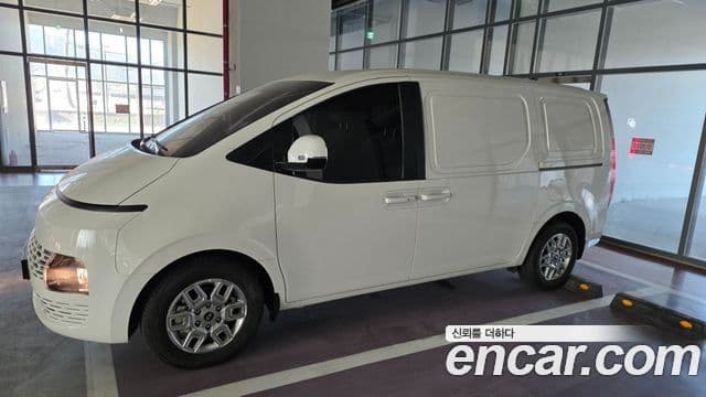 Hyundai Staria Modern, 2025 3