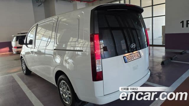 Hyundai Staria Modern, 2025 4