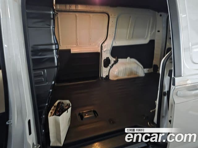 Hyundai Staria Modern, 2025 9