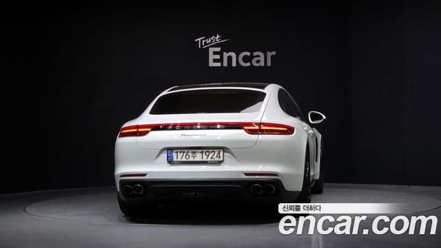 Porsche Panamera (971), 2019 4