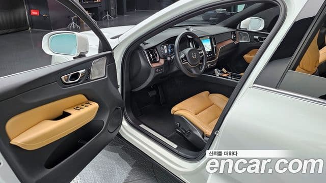 Volvo XC60 2세대 T8 Inscription, 2021 11