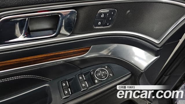 Ford Explorer 5세대, 2016 13