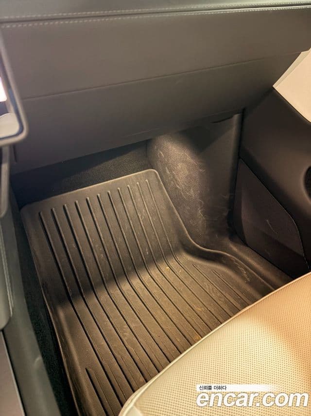 Tesla модель Y, 2025 9