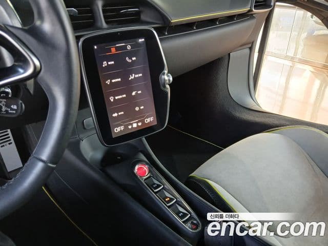 맥라렌 아투라 3.0 купе, 2023 13