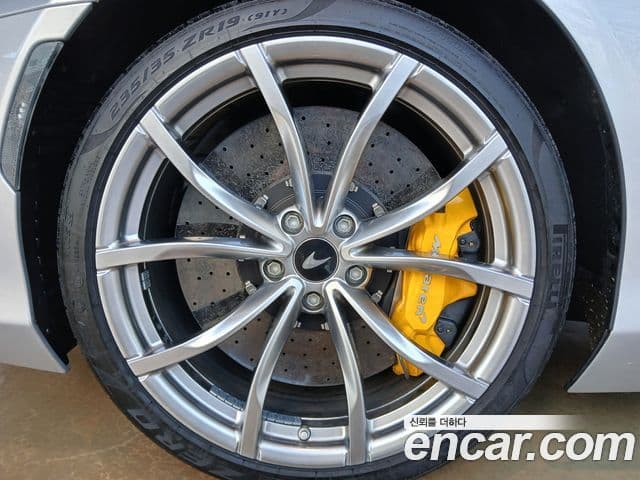 맥라렌 아투라 3.0 купе, 2023 16