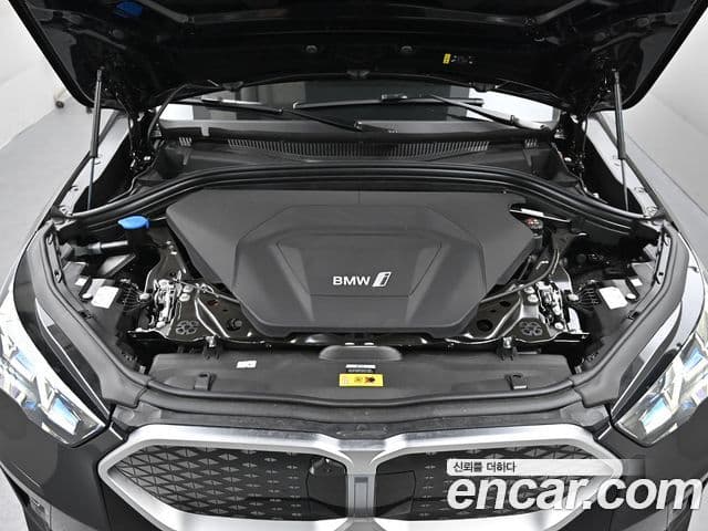 BMW iX2 (U10) eDrive 20 M Sport, 2025 8