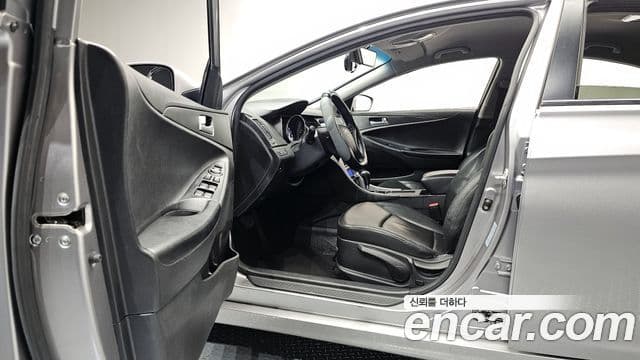 Hyundai YF Sonata Luxury, 2011 10