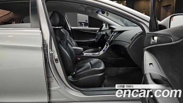 Hyundai YF Sonata Luxury, 2011 11