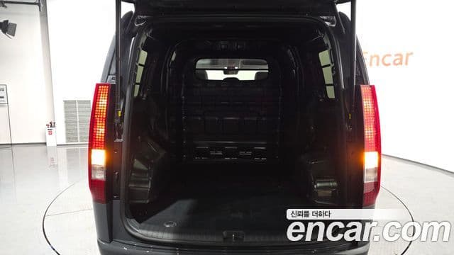 Hyundai Staria Modern, 2025 19