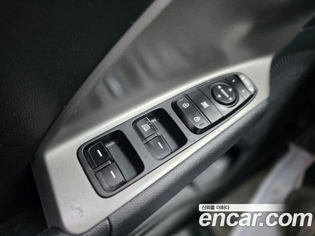 Kia Niro Plus Light (таксомоторный тип), 2023 12