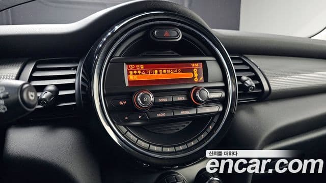 Mini Cooper 3세대, 2016 14