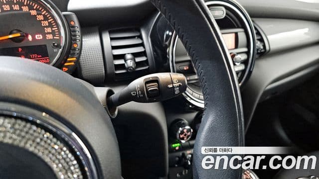 Mini Cooper 3세대, 2016 18