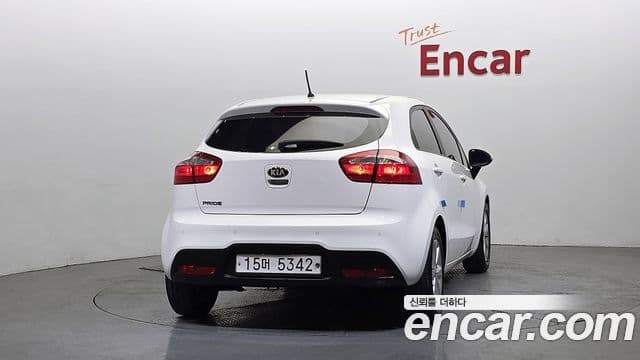 Kia All New Pride Luxury, 2014 4