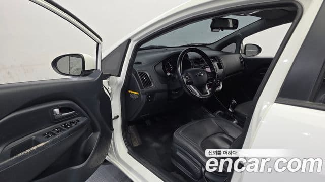 Kia All New Pride Luxury, 2014 10