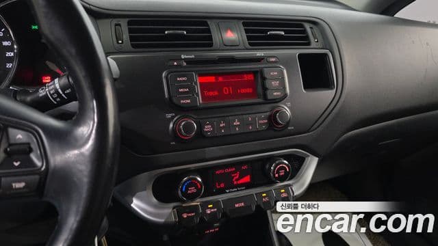 Kia All New Pride Luxury, 2014 17