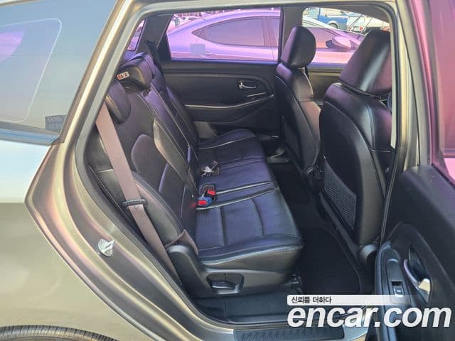 Kia All New Carens Luxury, 2015 14