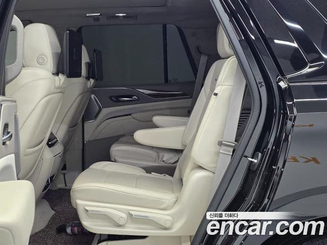 Cadillac Escalade 5세대 Sport Platinum, 2023 16