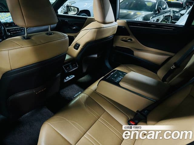 Lexus ES300h 7세대 Executive, 2021 11