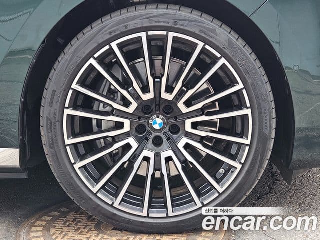BMW 7시리즈 (G70) 750e xDrive M Sport, 2025 все фото