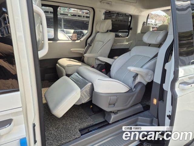 Hyundai Staria лимузин, 2024 7