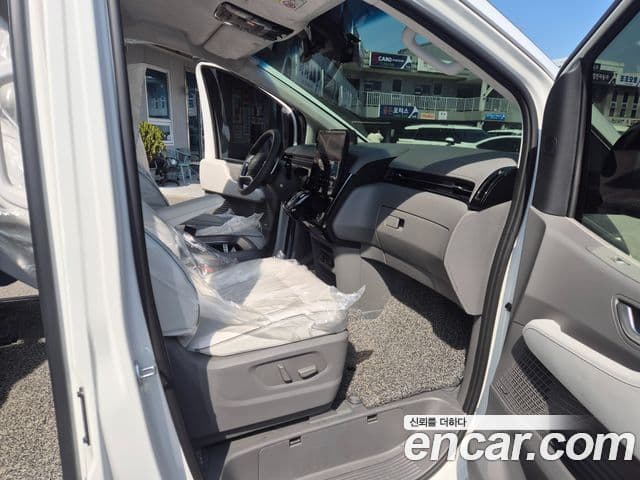 Hyundai Staria лимузин, 2024 11